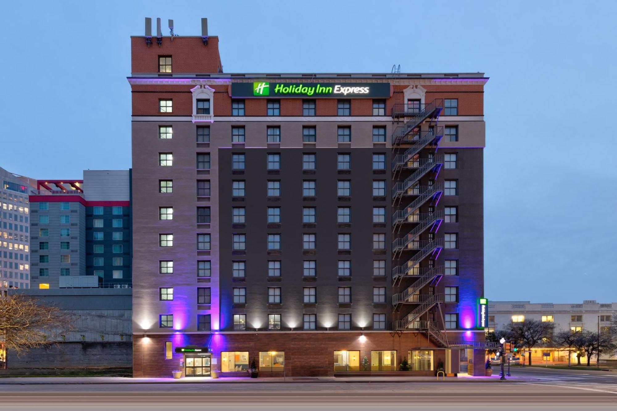 Holiday Inn Express - Dallas Downtown By Ihg Exterior photo